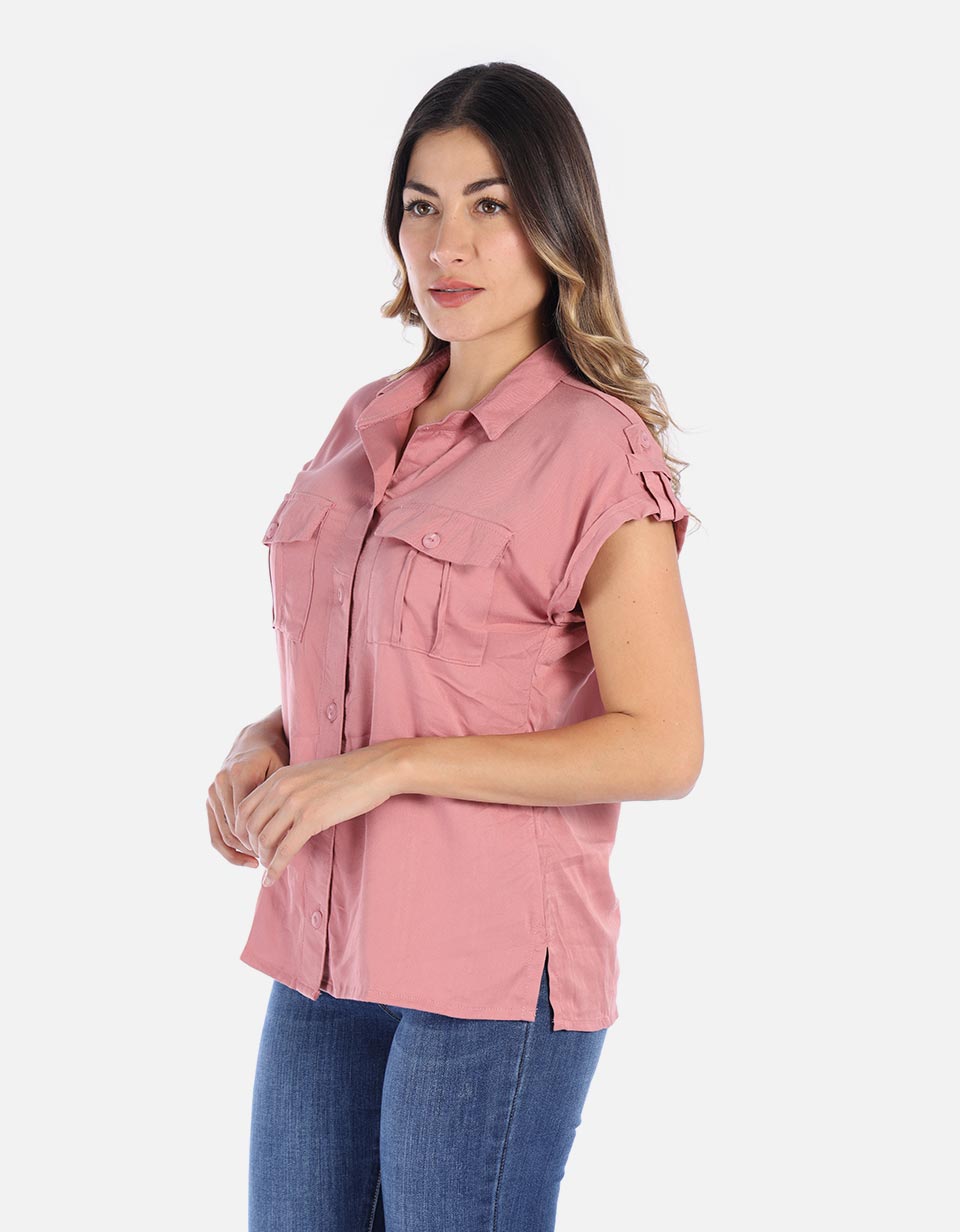 Blusa de botónes y bolsillos frontales