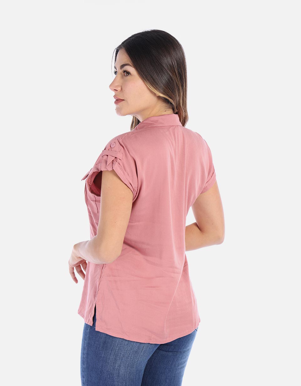 Blusa de botónes y bolsillos frontales