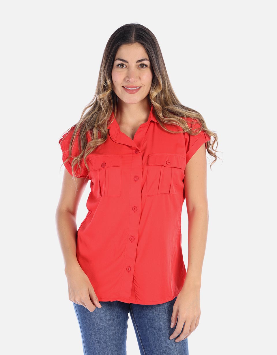 Blusa de botónes y bolsillos frontales