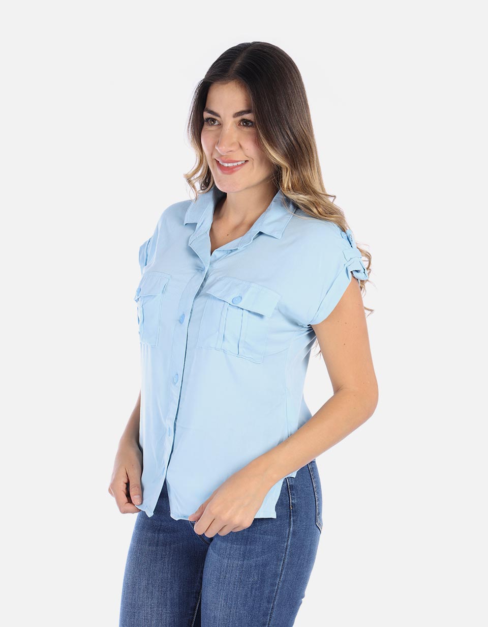 Blusa de botónes y bolsillos frontales