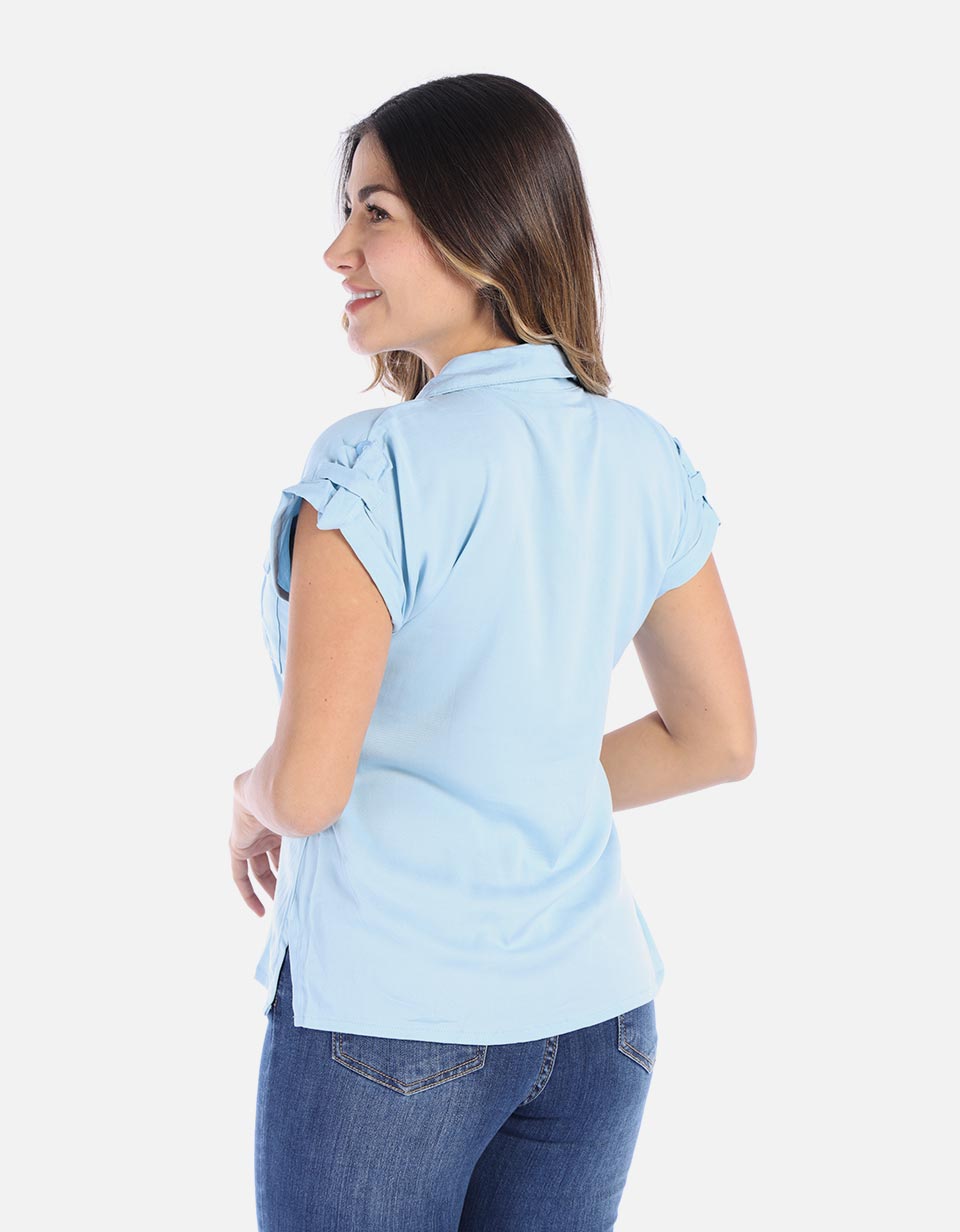 Blusa de botónes y bolsillos frontales