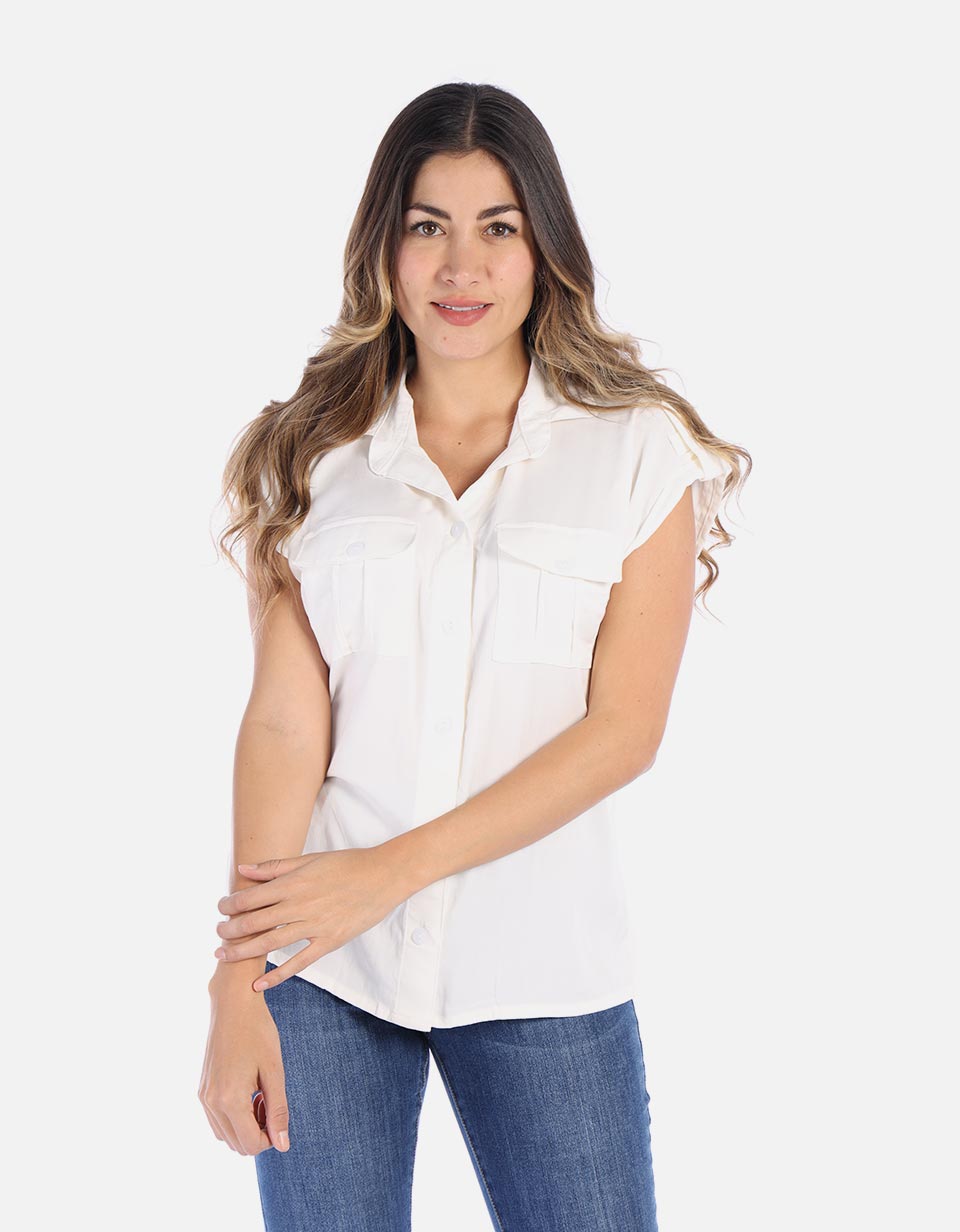 Blusa de botónes y bolsillos frontales